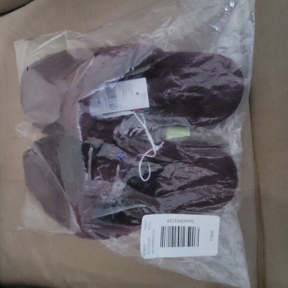 Quilted Faux Fur Slippers Women's Plus Size Lane Bryant, Burgundy  Size 7/8W - Picture 5 of 5